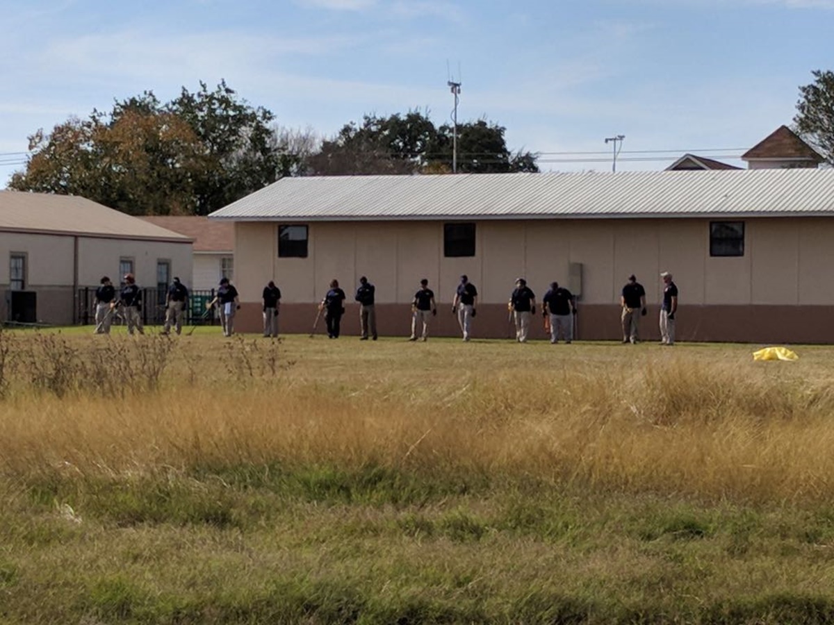 El pastor de la iglesia del tiroteo en Texas quiere demoler el edificio