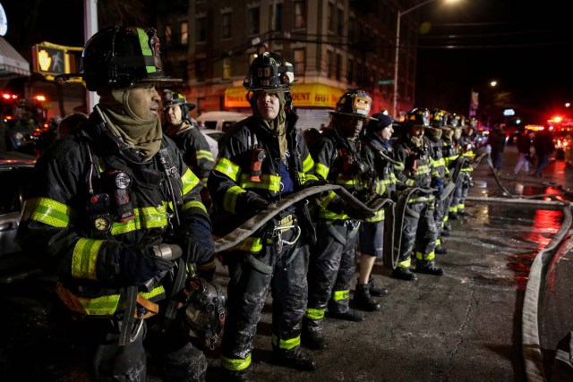 Fire Department of New York (FDNY) personnel work on the scene of an apartment fire in Bronx, New York, U.S. December 28, 2017. REUTERS/Amr Alfiky TPX IMAGES OF THE DAY