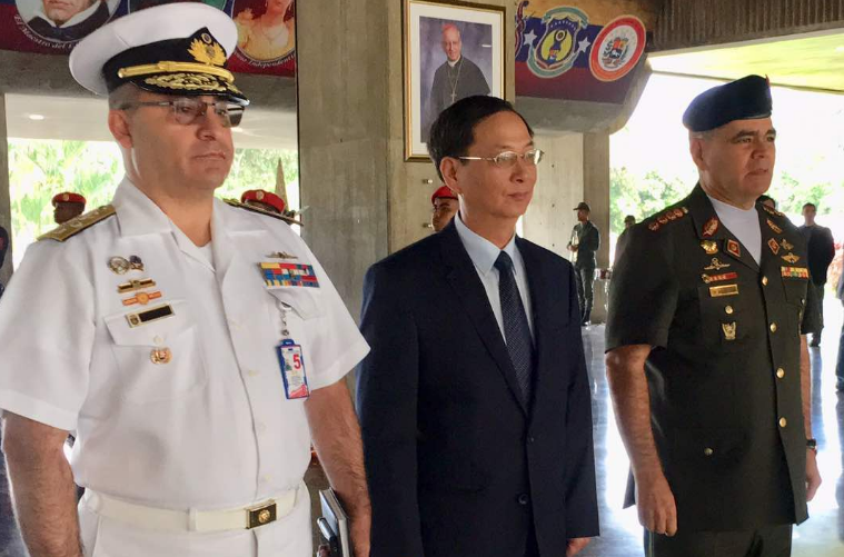 Padrino López recibió a embajadores de China y Vietnam