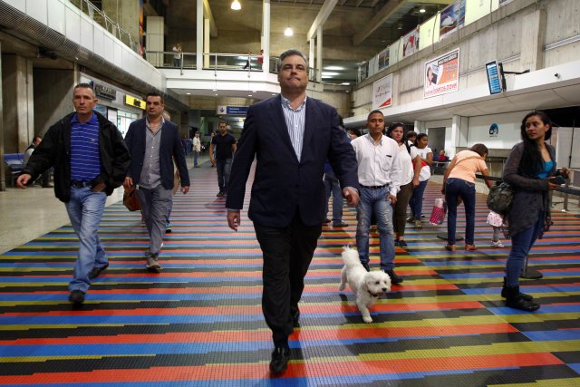 Spanish ambassador to Venezuela Jesus Silva (C) walks to the departure area at the Maiquetia international airport in Caracas, Venezuela January 29, 2018. REUTERS/Christian Veron