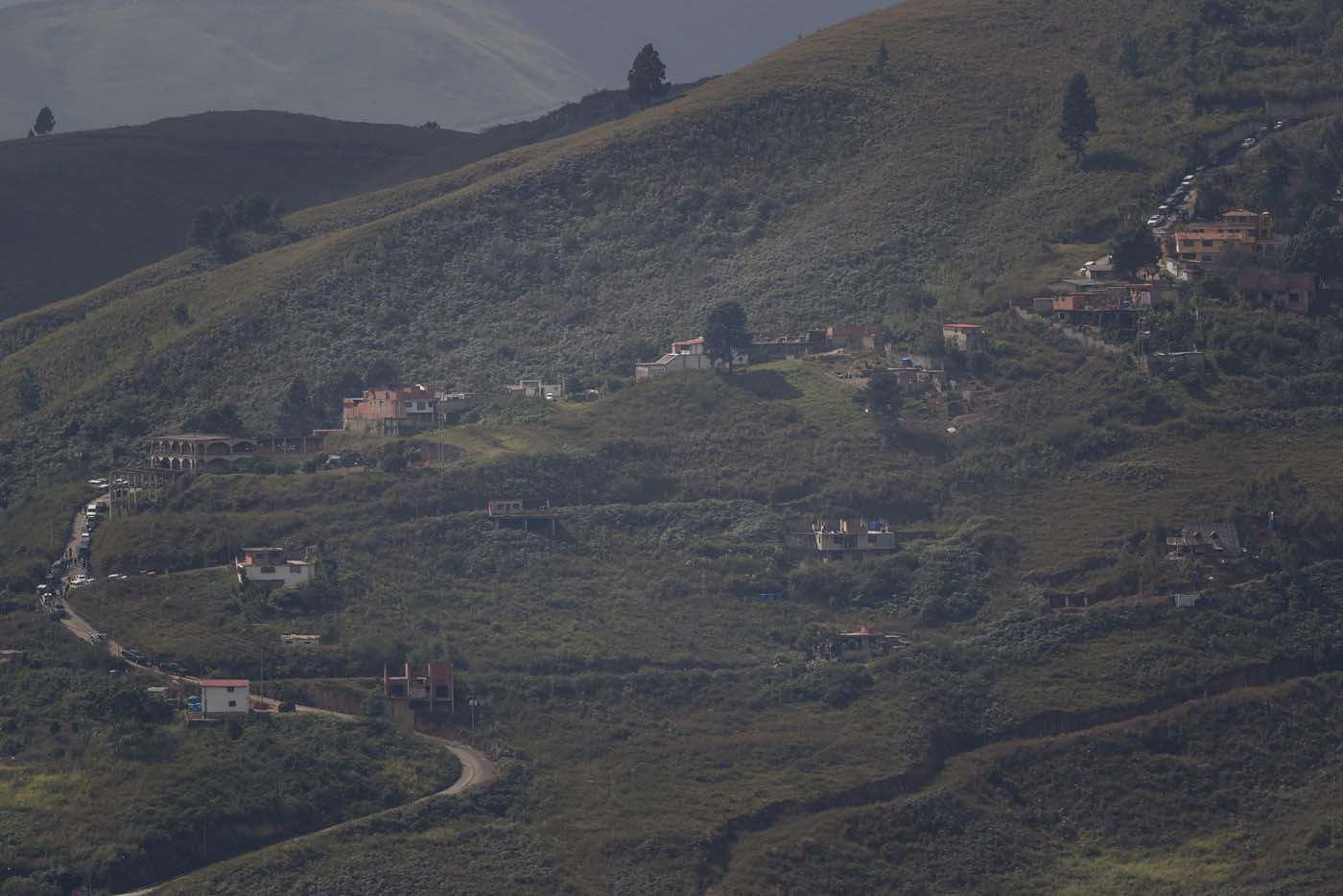 EN VIDEO: El momento en que disparan una bazuca al lugar donde se encontraba Óscar Pérez