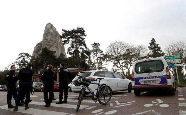 Los monos que escaparon del zoo de París, regresaron a su jaula