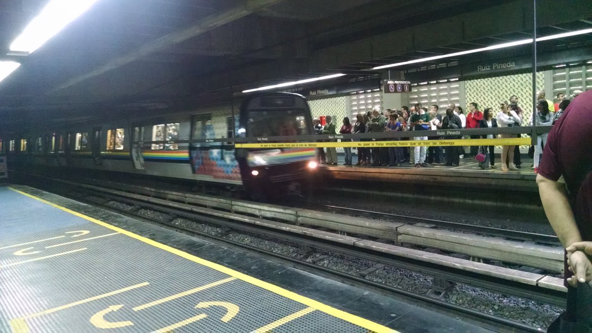 Retraso en la Línea 2 del Metro de Caracas por un tren sin tracción este #30Ene