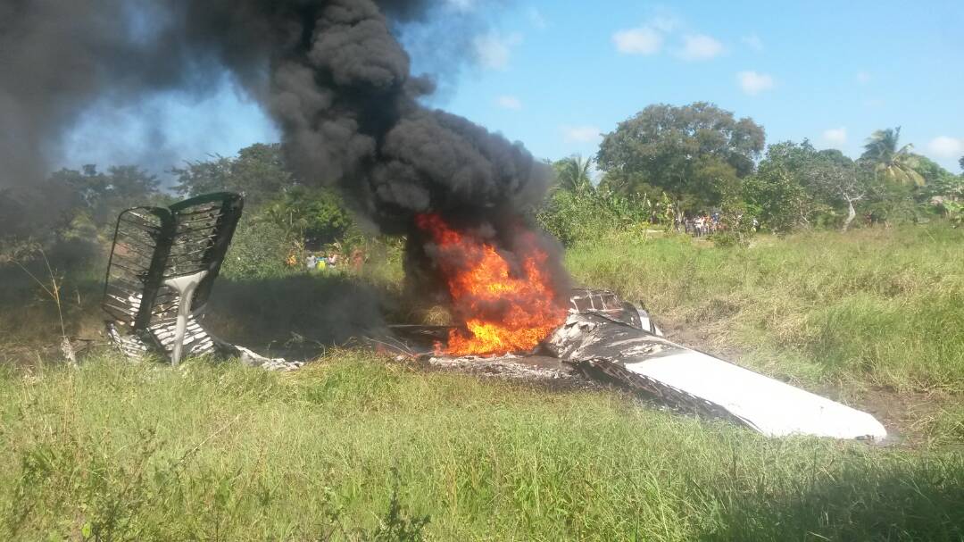 Dos heridos al precipitarse una avioneta en el estado Bolívar