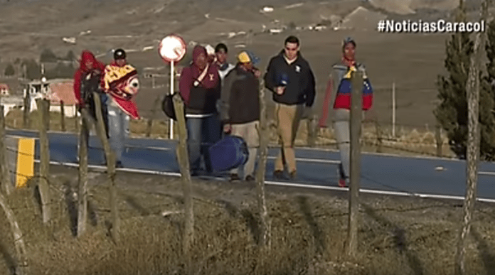 Hasta 20 días caminan venezolanos para pasar a Colombia en busca de oportunidades (Video)