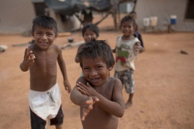 Venezuelan indigenous refugee children are pictured inside a shelter in the city of Boa Vista, Roraima, Brazil, on February 24, 2018. When the Venezuelan migratory flow exploded in 2017 the city of Boa Vista, the capital of Roraima, 200 kilometres from the Venezuelan border, began to organise shelters as people started to settle in squares, parks and corners of this city of 330,000 inhabitants of which 10 percent is now Venezuelan. / AFP PHOTO / MAURO PIMENTEL