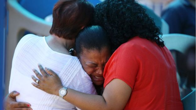 Los sobrevivientes de la masacre se reunieron el jueves para un homenaje a los que perdieron la vida en el tiroteo. Foto: GETTY IMAGES