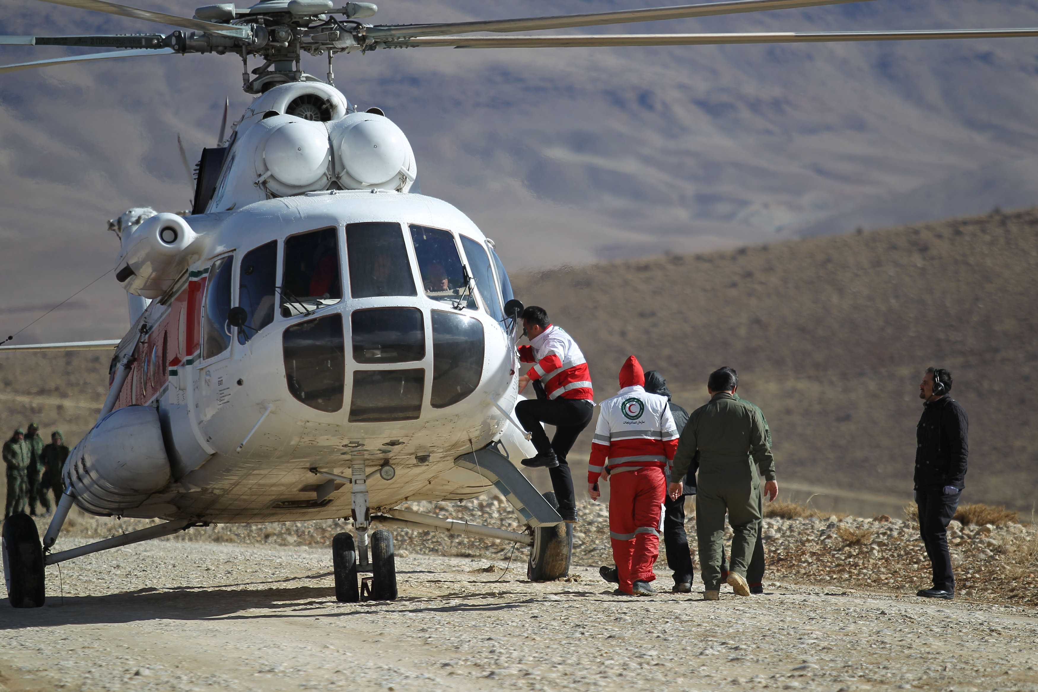 Continúa la búsqueda del avión siniestrado en las montañas de Irán