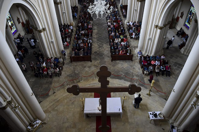 Sacerdote católico acusado de violar a una menor detenido en México