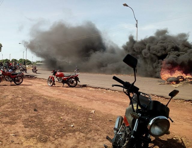 Foto: Protesta en Apure por retención de alimentos / Cortesia