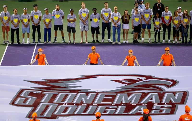 Abierto de tenis de Miami homenajea a las víctimas de la matanza de Parkalnd