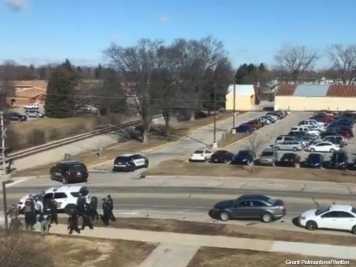 Muertos en el tiroteo en universidad de Michigan son los padres de sospechoso