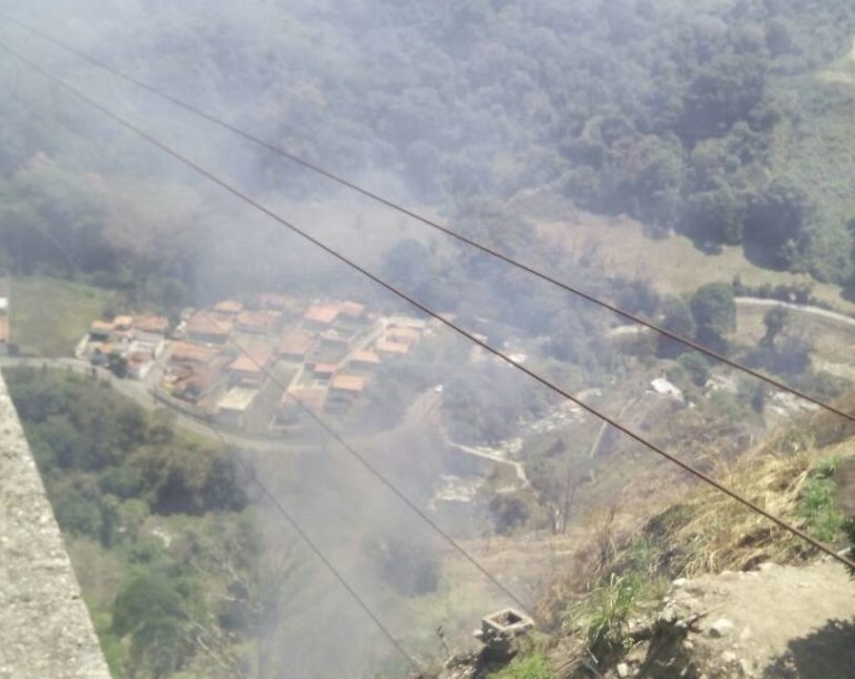 Ocho estudiantes heridos deja incendio cerca del Teleférico de Mérida