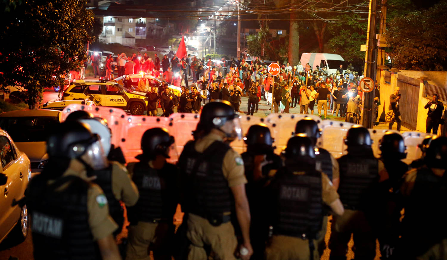 Prohíben protestar y acampar cerca de la cárcel donde Lula está preso