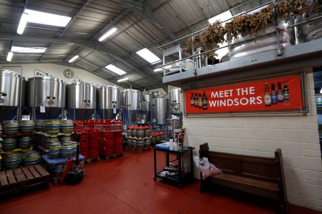 Los barriles de cerveza están listos para despacharse en la cervecería Windsor and Eton en Windsor, Gran Bretaña, el 11 de abril de 2018. Fotografía tomada el 11 de abril de 2018. REUTERS / Peter Nicholls