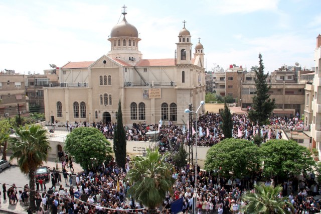 XYB01. Damascus (Syrian Arab Republic), 01/04/2018.- Syrian Christians celebrate Easter at Bab Sharqi neighborhood in Damascus, Syria, 01 April 2018. Syrian Christians hold the customary mass celebrations for the resurrection of Jesus after his crucifixion on Good Friday. (Damasco, Siria) EFE/EPA/YOUSSEF BADAWI