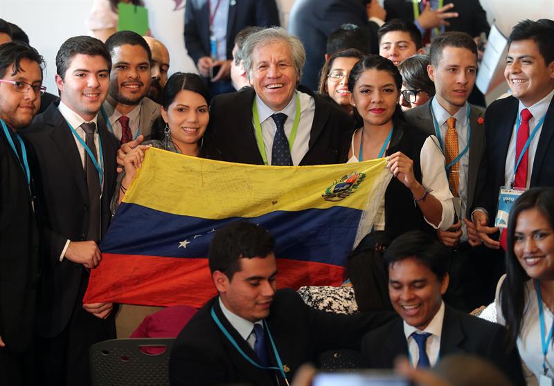 Almagro elogia a jóvenes venezolanos por enfrentar torturas y represión