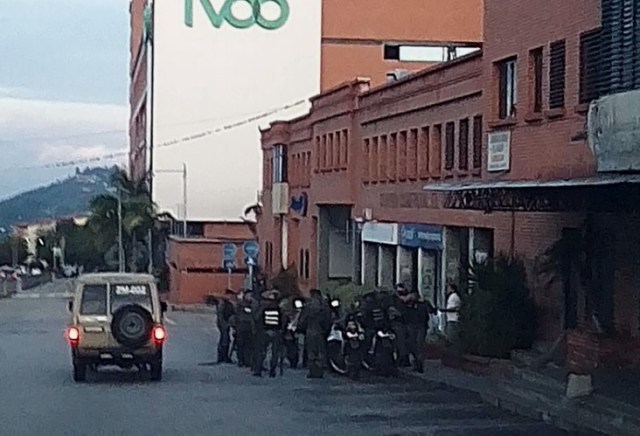 Foto: GNB toma las oficinas administrativas de Aguas de Mérida  / Leonardo León