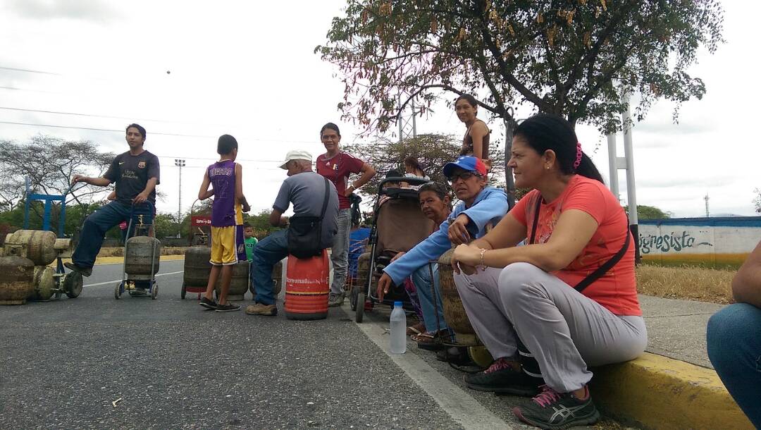 ¡Piedad! Protesta por la escasez de gas, agua, comida y luz en Cabudare #11Abr