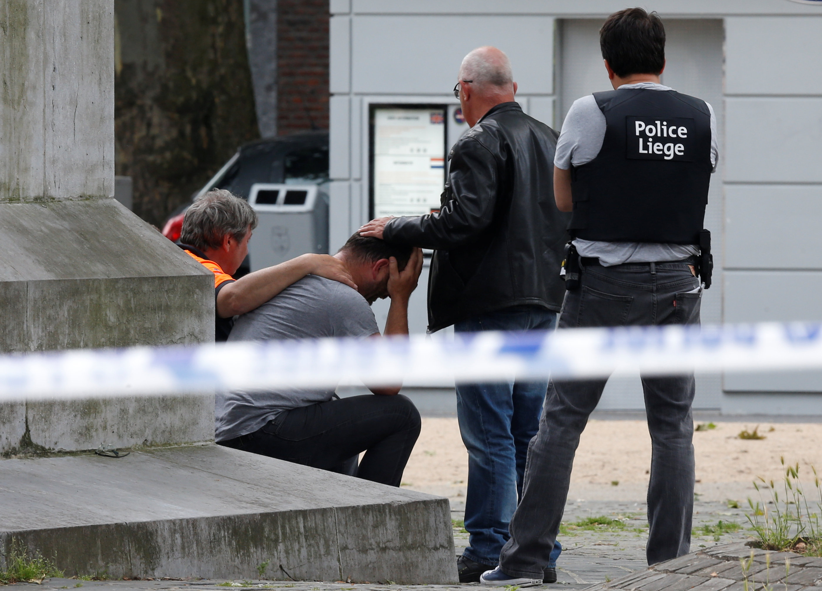 Atacante de Lieja tomó las armas de los policías tras agredirlos con un cuchillo