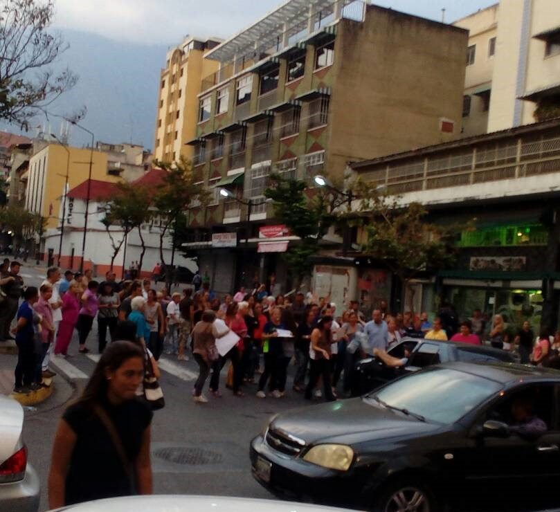 Protestan en Chacao por falta de agua #2May (Fotos+Video)