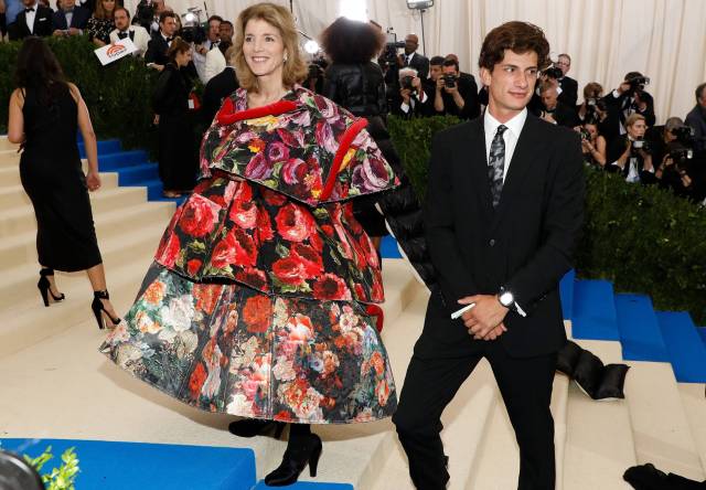 Caroline Kennedy y su hijo Jack en la gala del MET en Nueva York, en 2017. TAYLOR HILL GETTY IMAGES