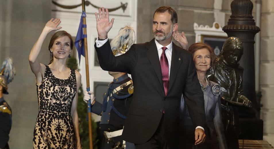 Los Reyes Felipe y Letizia presiden un almuerzo en honor del presidente colombiano Santos