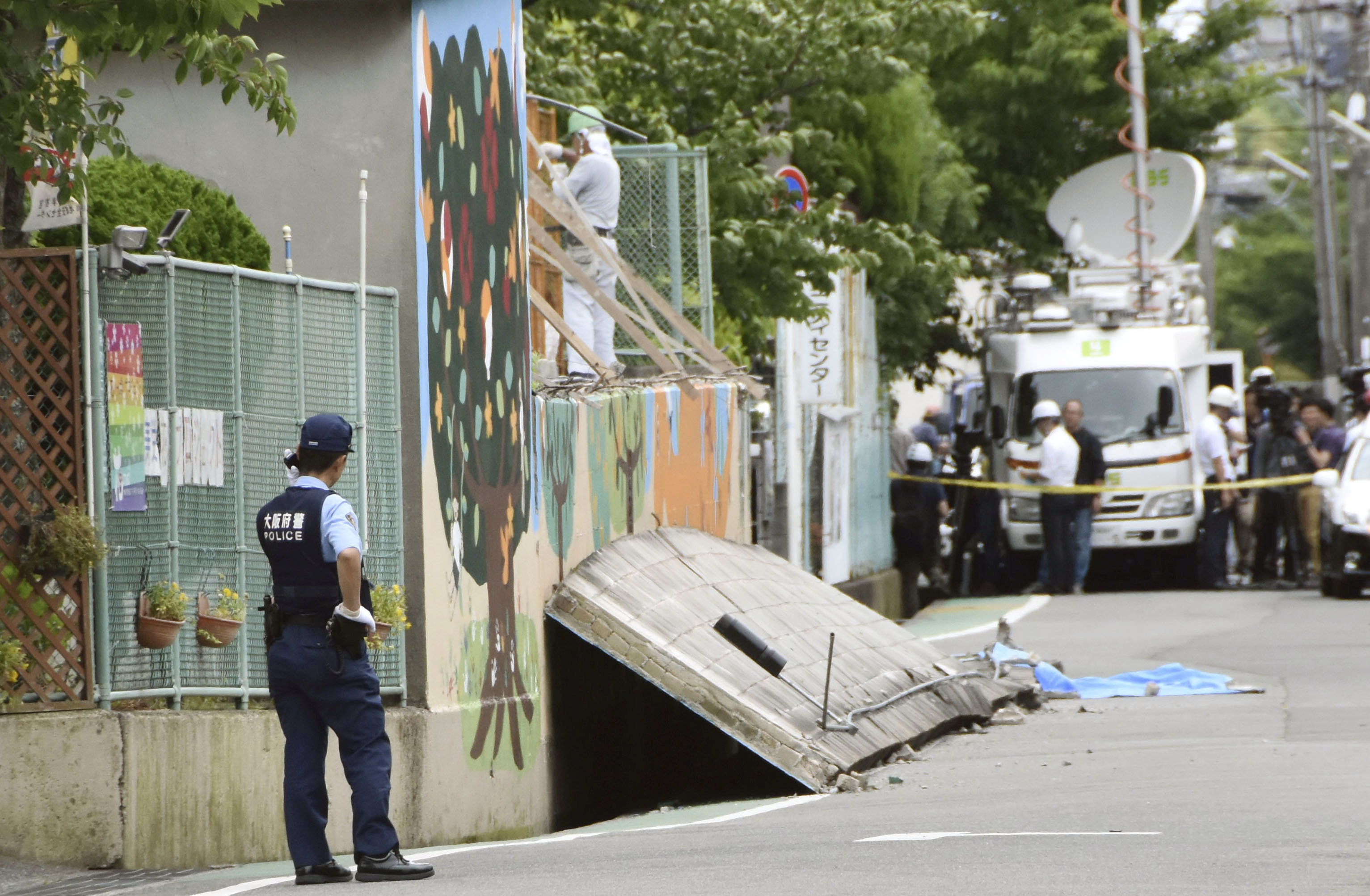 Hallan una cuarta víctima del sismo que sacudió Osaka