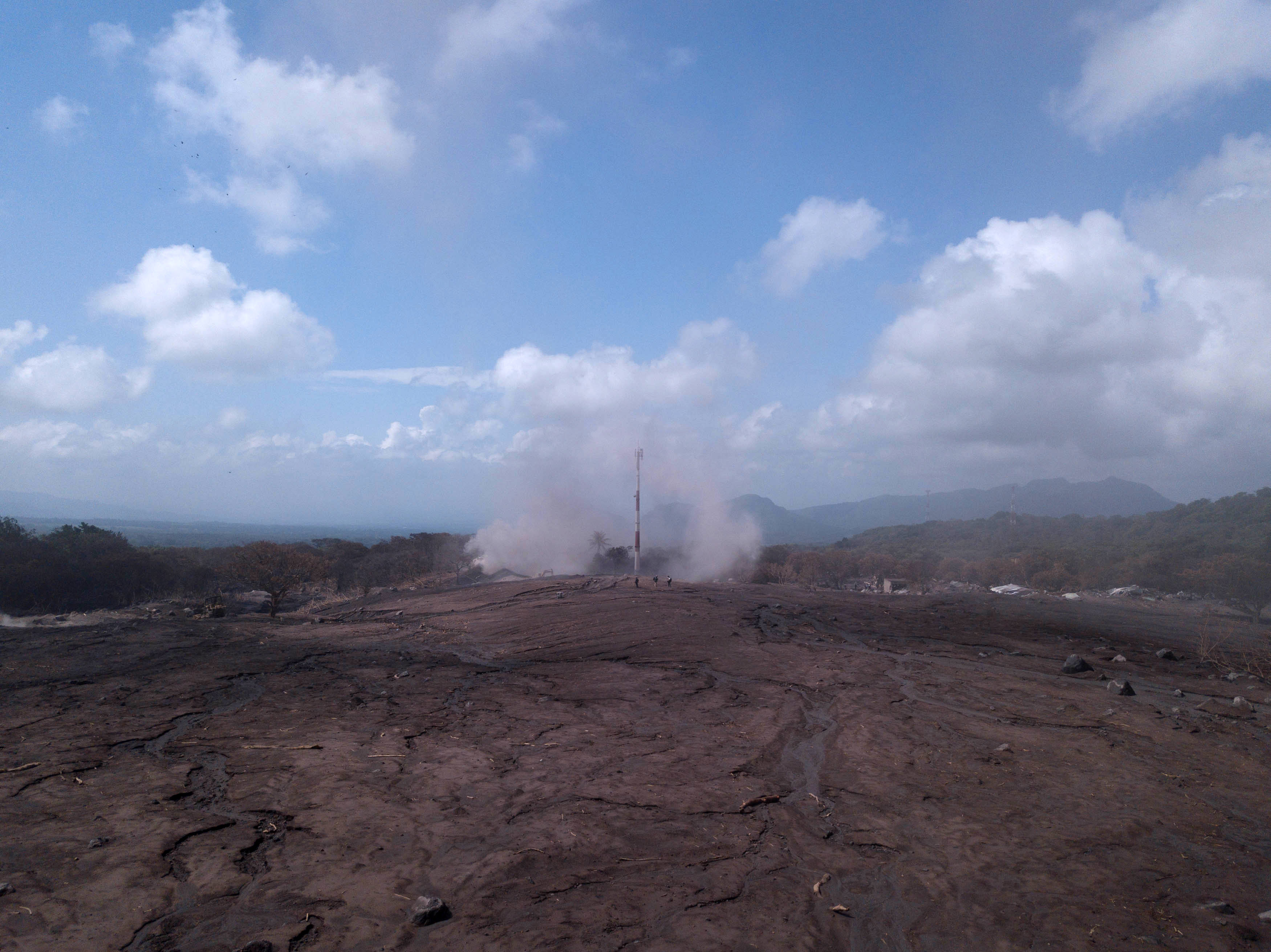 Evacuaron zona cero del Volcán de Fuego de Guatemala por descenso de lahar