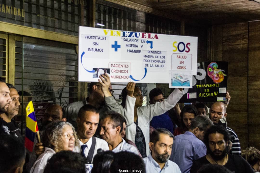 EN FOTOS: La protesta de los pacientes crónicos frente a MinSalud