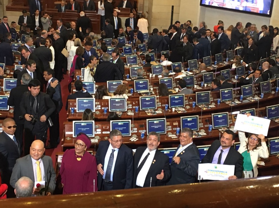 De traje y corbata y con proyectos en mano llegó las Farc al Congreso de Colombia