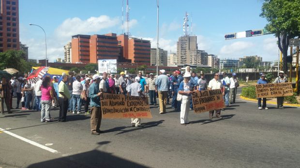 Jubilados y pensionados de la CVG marcharon para exigir mejoras socioeconómicas