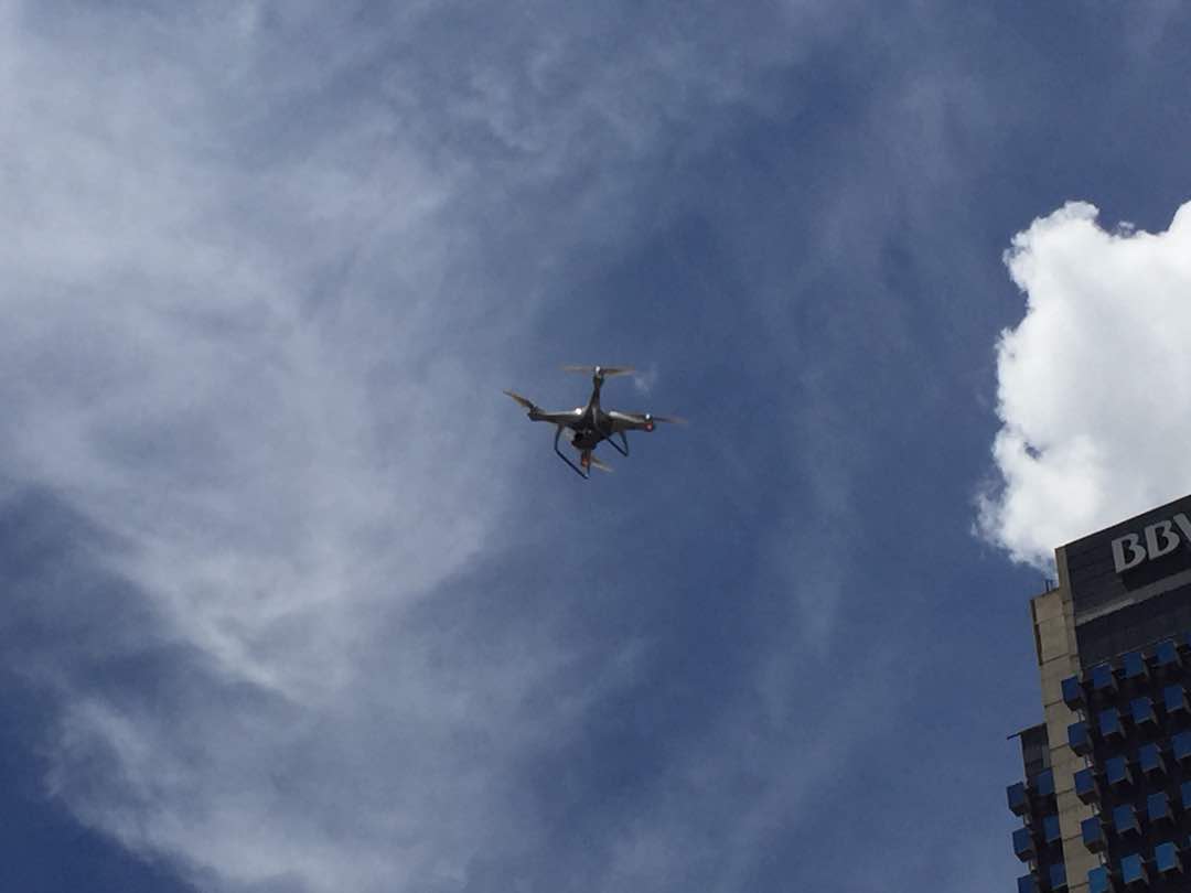 FOTOS y VIDEOS: Le montaron un DRON a los médicos que protestan en Caracas a pesar de la prohibición (+ colectivos)