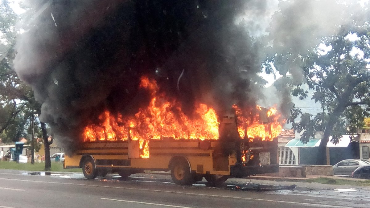 Reportan incendio de una unidad de TransDrácula en San Diego (Fotos y Videos)