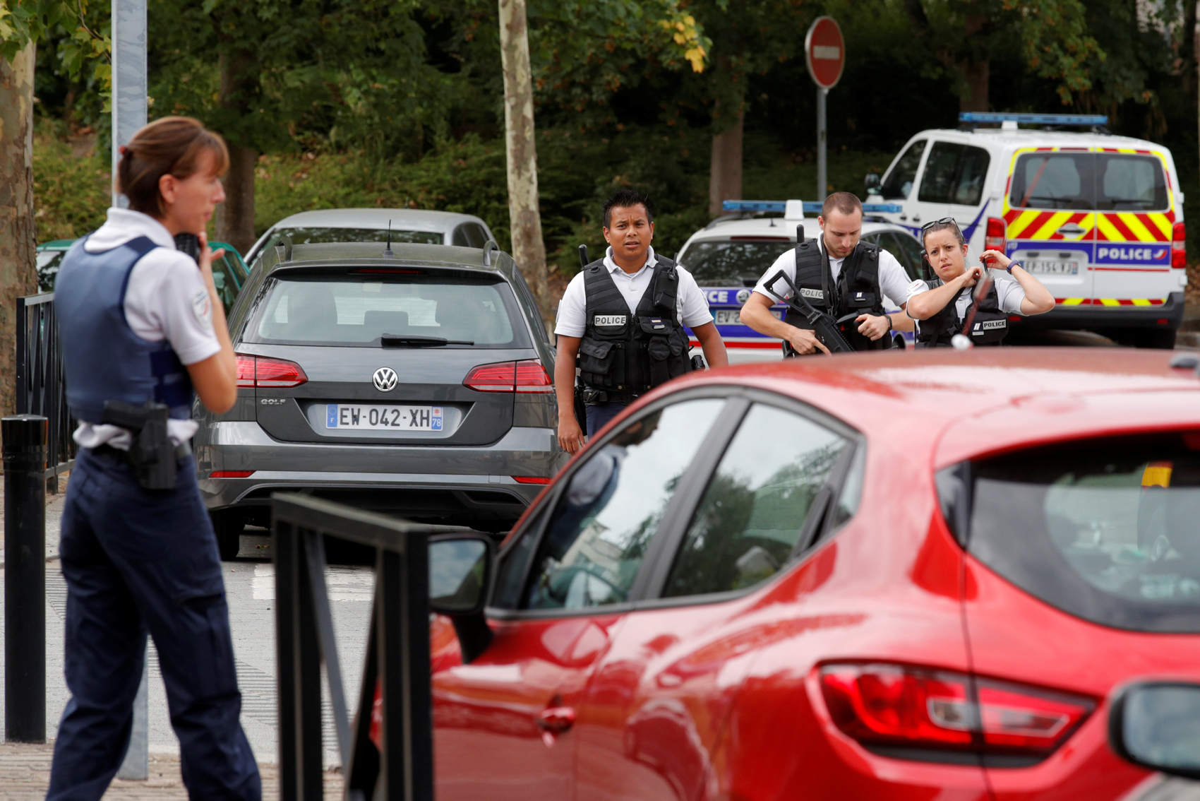 Dos muertos por un ataque con cuchillo en una ciudad cerca de París