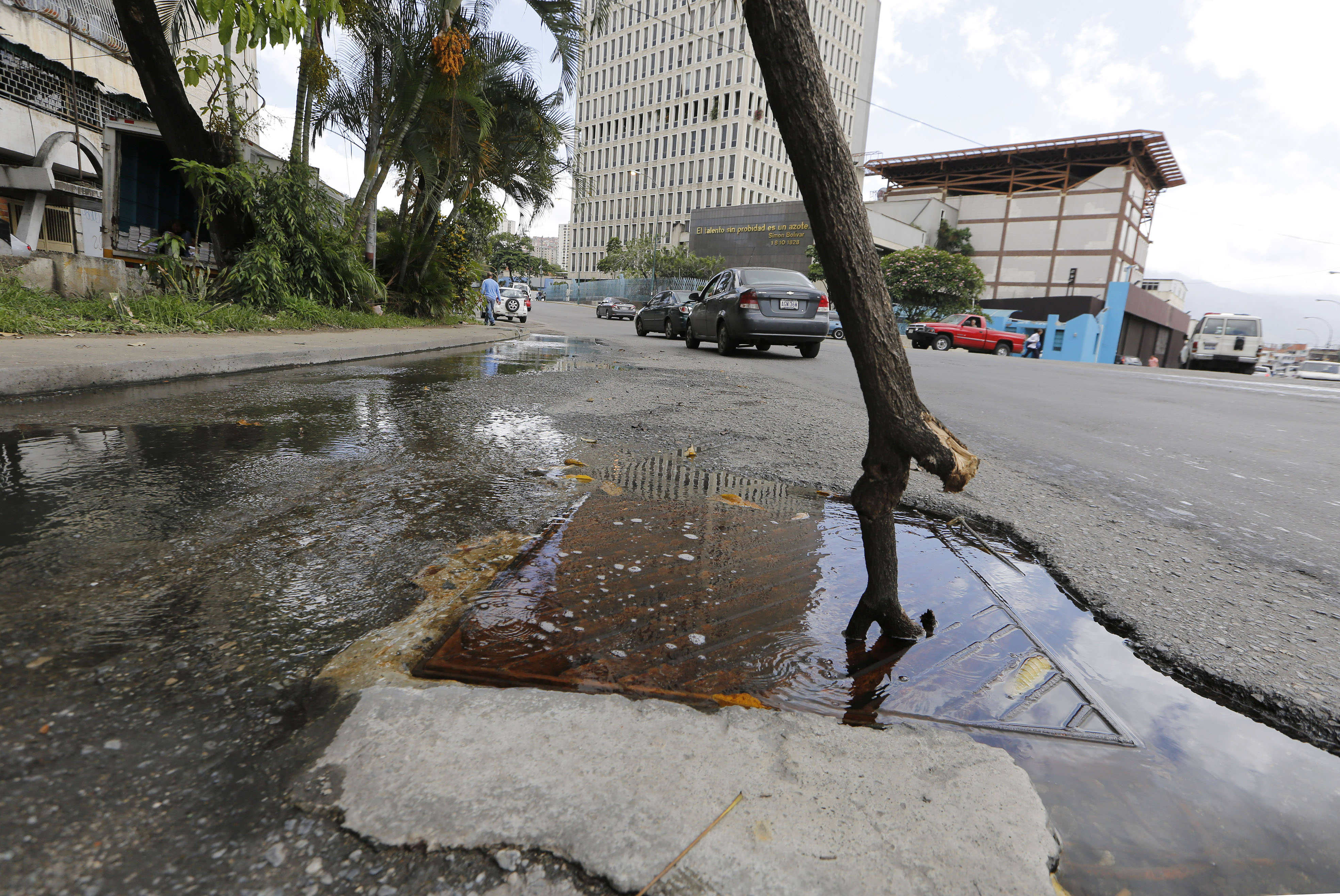 Chacao y El Hatillo reportan más de 150 botes de agua