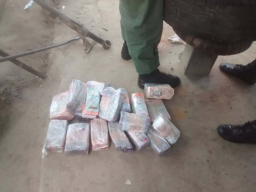 Siguen incautando billetes soberanos en Bolívar