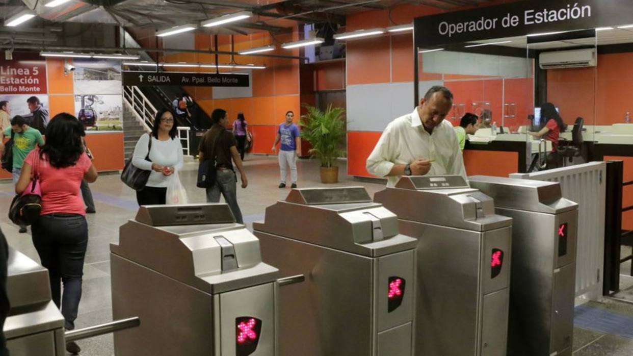 Con las manos en la masa agarraron a tres delincuentes en la estación del Metro Caño Amarillo