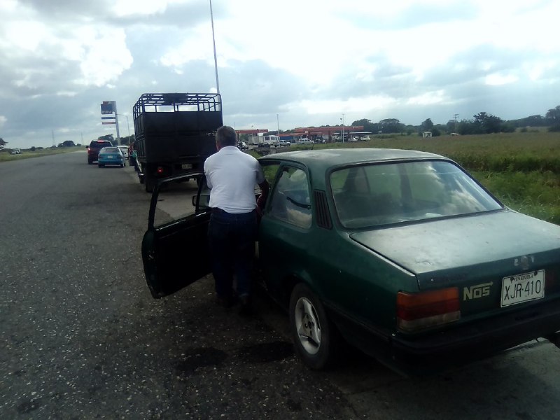 Vente Portuguesa: Problemas de abastecimiento de gasolina ocasionan largas colas (Fotos)