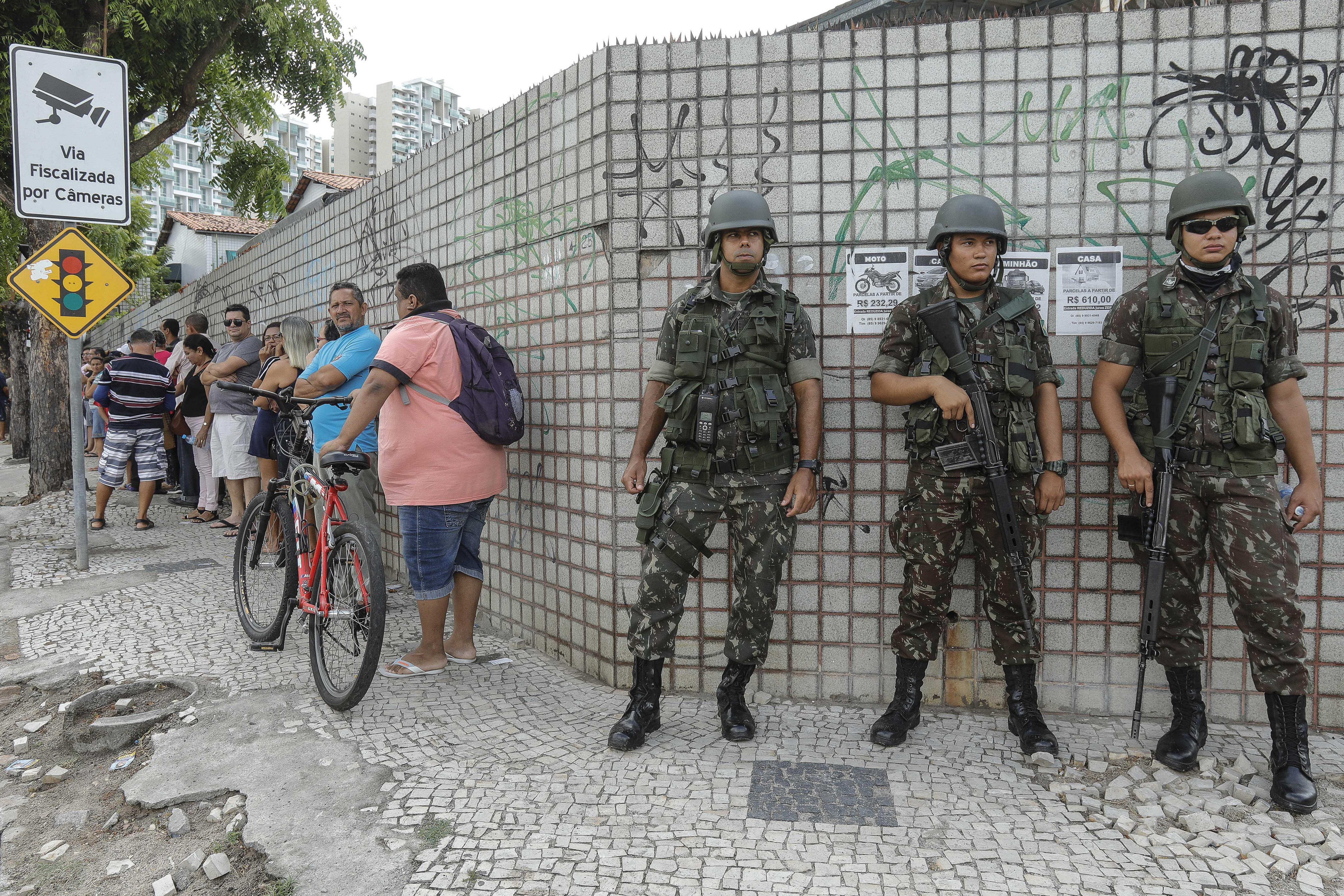 Dos policías y un militar muertos en vísperas de elecciones en Río de Janeiro