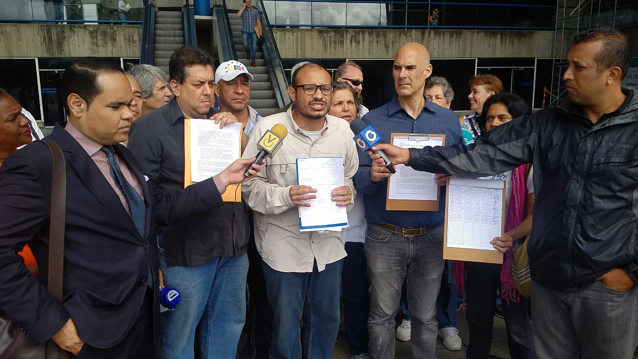 Vecinos de Caracas protestan en las puertas de Cotécnica contra abusiva alza en tarifas del relleno sanitario