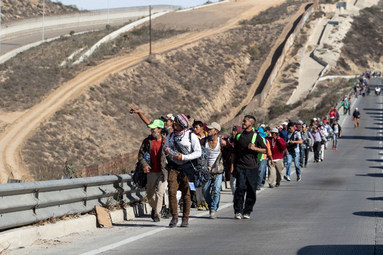 Gran caravana migrante cumple un mes de camino a EEUU enfrentando