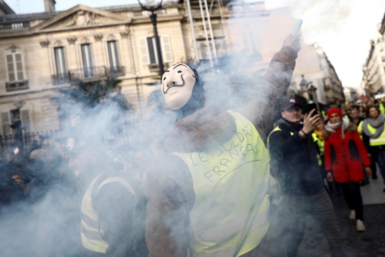 Los chalecos amarillos  se presentan por sorpresa en el centro de París