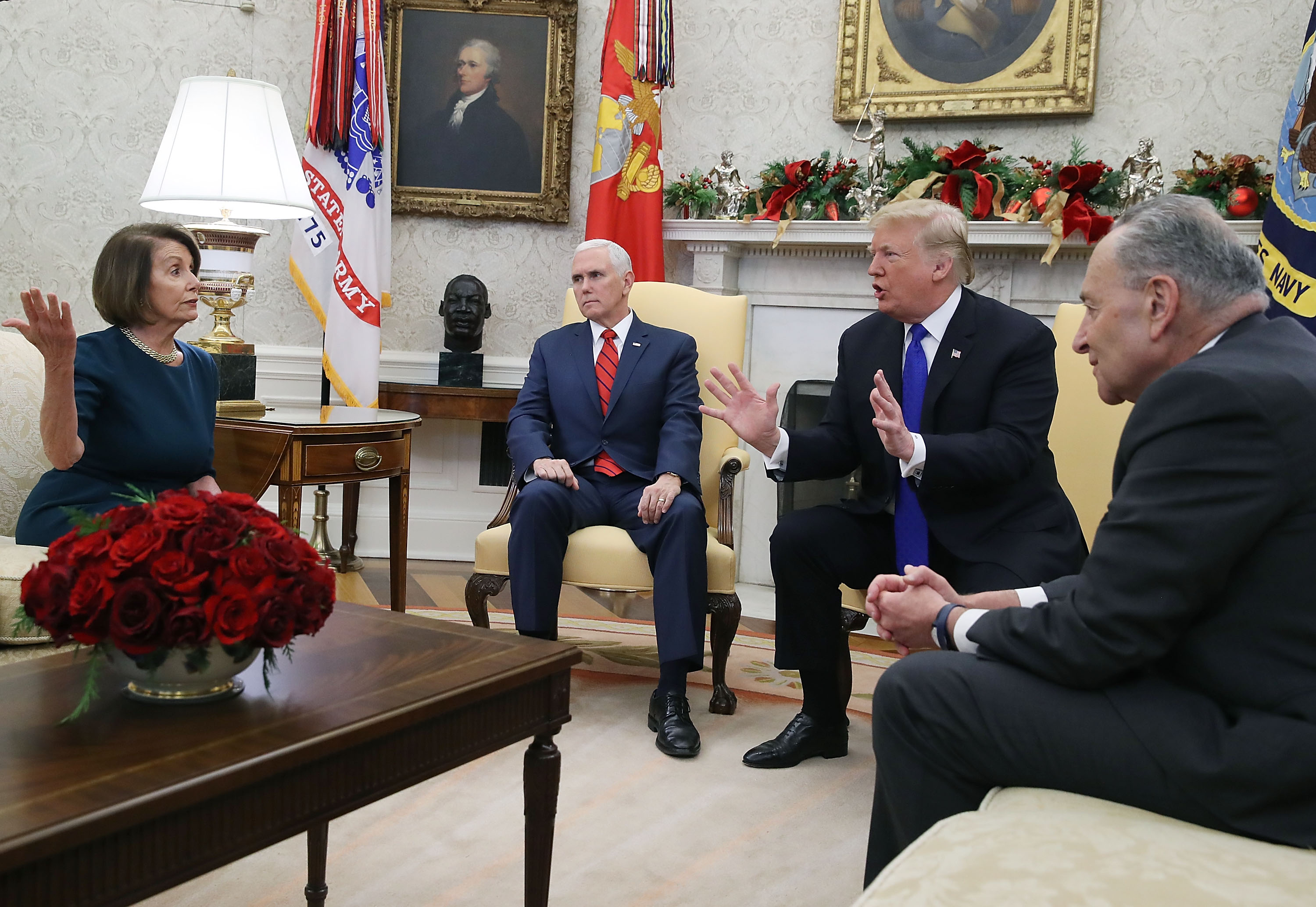 Trump exige su muro fronterizo con México en una reunión televisada desde la Oficina Oval