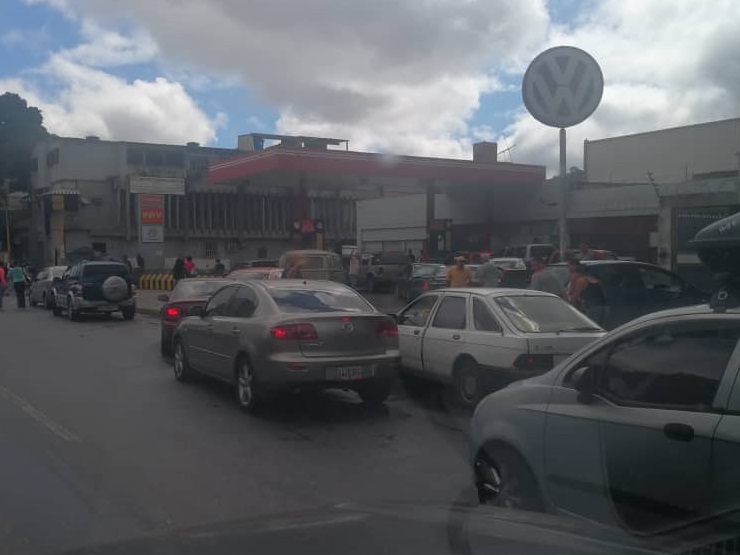 EN IMÁGENES: Persisten las colas en Caracas para surtir gasolina #20Dic