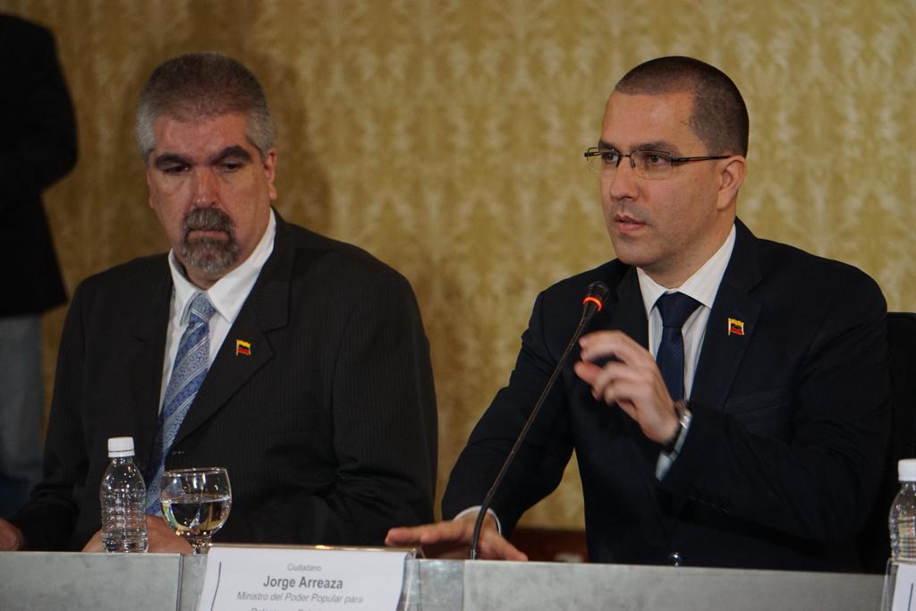 Arreaza al Cuerpo Diplomático: Si no van a respetar al Gobierno se van todos