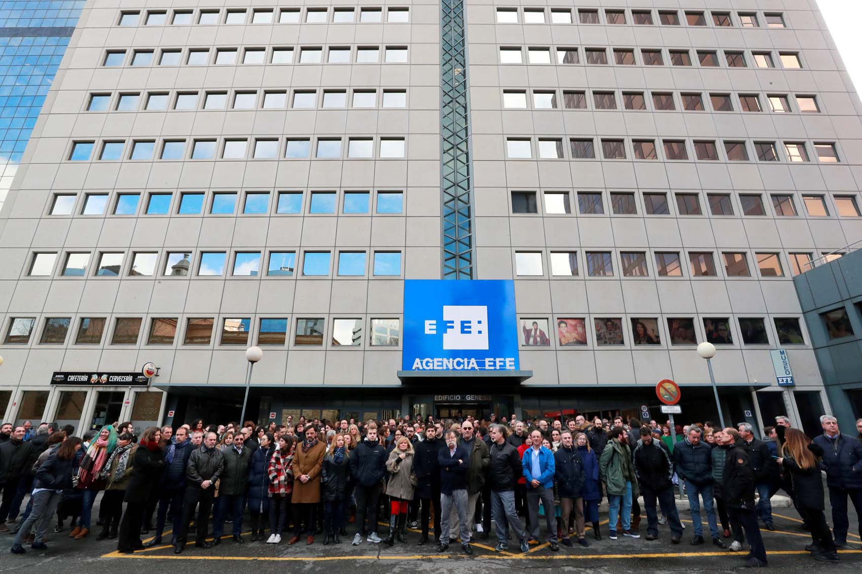 Los trabajadores de Efe se concentran en Madrid para apoyar a los detenidos en Venezuela (FOTO)