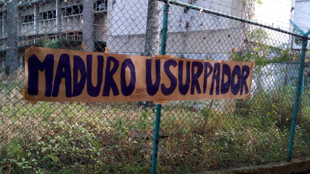 La UCV amanece con un contundente mensaje “Maduro usurpador” (FOTOS)