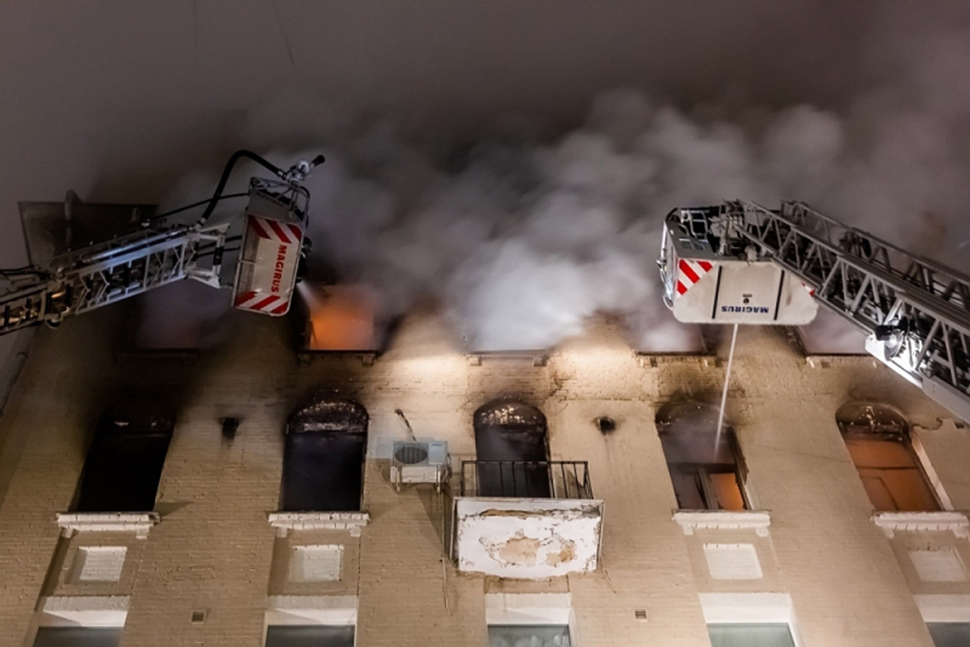 Al menos siete muertos en incendio de un edificio de la Primera Guerra Mundial en Moscú