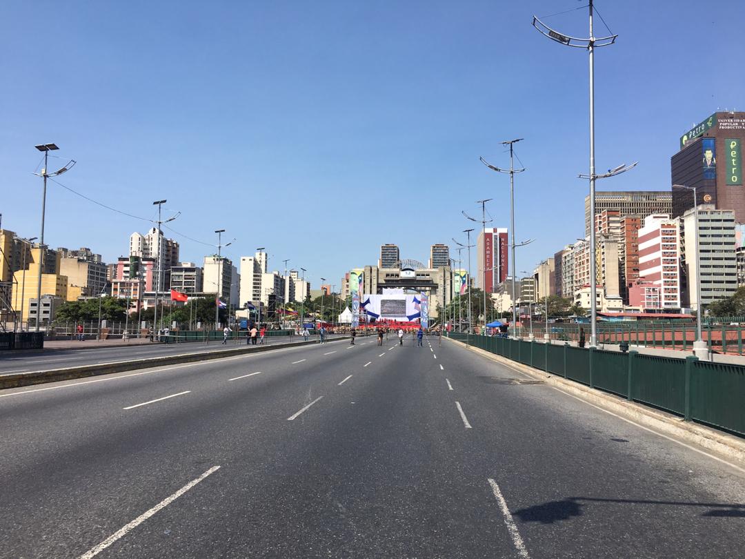 12 pm: Vista aérea de la avenida Bolívar este #2Febte lo tengo